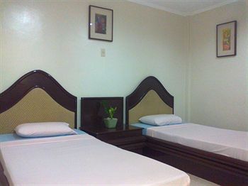 Queen\'s Hotel Manoc-Manoc